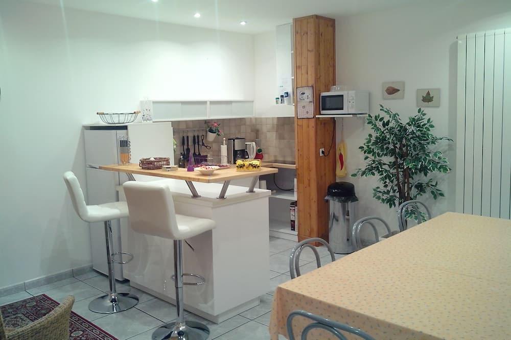Gite 6-8 Pers. Private Pool, 3 Bedrooms, 3 Bdr, Kitchen, Allier Valley Auvergne - Vieille-Brioude visuel 5/5 Gite 6-8 Pers. Private Pool, 3 Bedrooms, 3 Bdr, Kitchen, Allier Valley Auvergne - Vieille-Brioude visuel 5/5