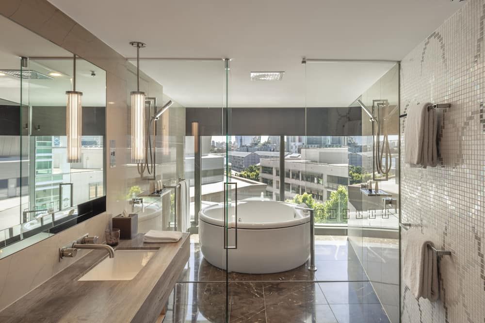 The Darling at The Star