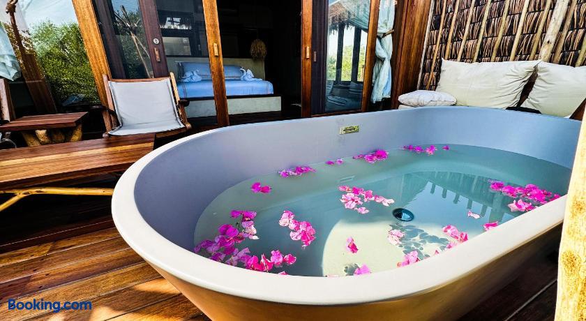 booking-1071094522-535228895-597527 Casa Mikoko Resort