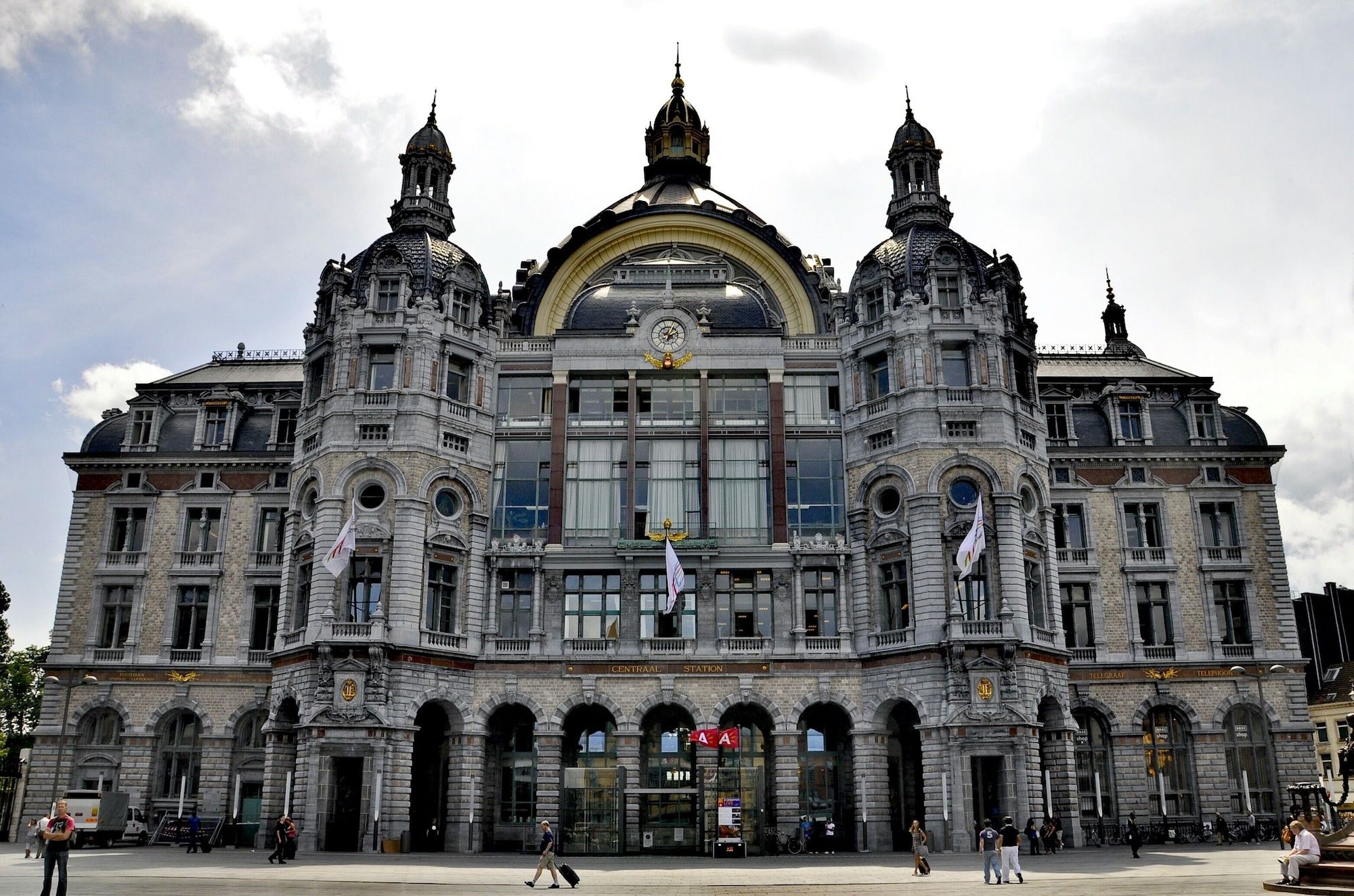 Hampton by Hilton Antwerp Central Station