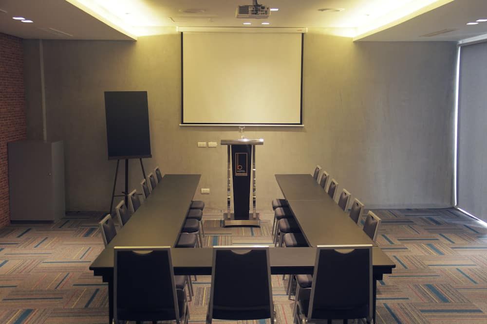 The B Hotel Quezon City