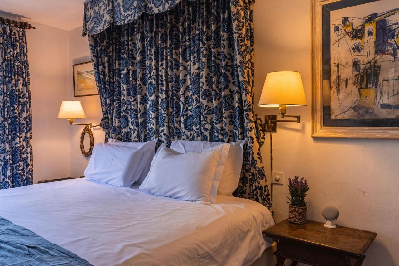 Sintra WOW - Unique double Smart Room in 17th century Palace! Hot tub, Snooker, BBQ, PS5, Sauna, Gym