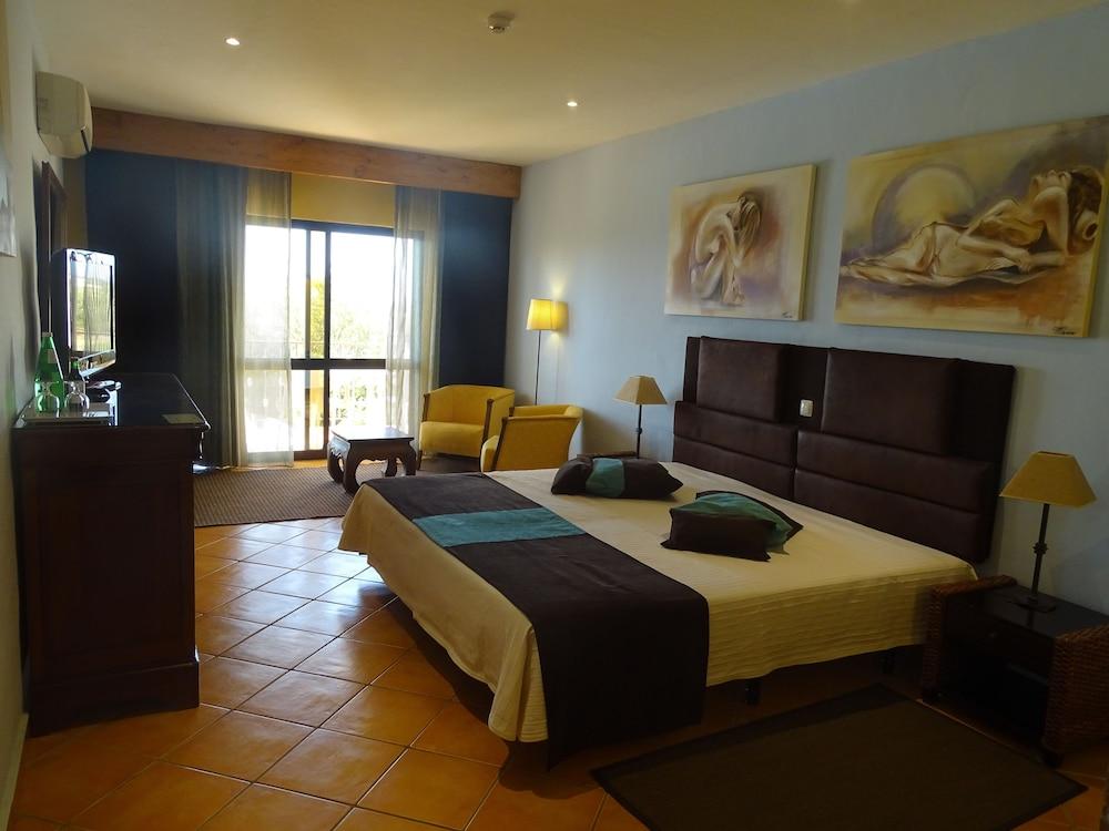 sembo-289390-23a2dd-871763 Luzmar Villas