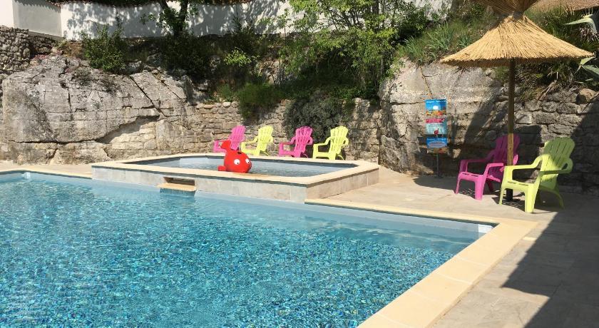 Camping Chalets Les Chênes Verts Rhone-Alpes - Vogüe visuel 1/5 Camping Chalets Les Chênes Verts Rhone-Alpes - Vogüe visuel 1/5