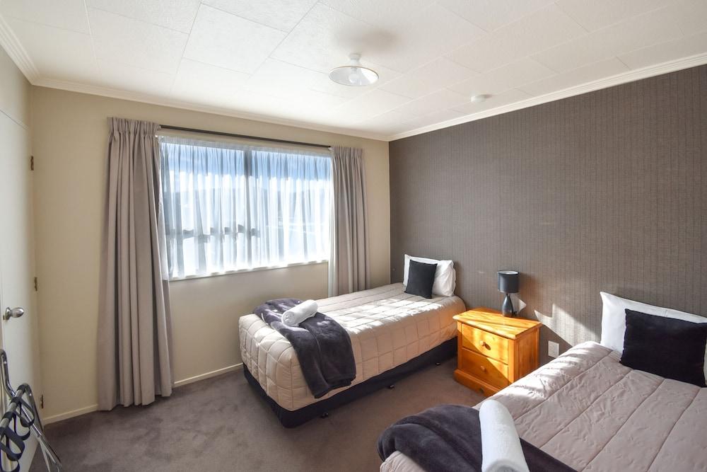expediav2-84858-133d9b-898024 Adrian Motel