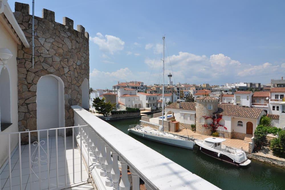 Vacation rental in Empuriabrava, Costa Brava: Charming villa next to La Rubina beach, perfect for families of up to 6 people. Costa Brava - Castelló d' Empúries visuel 5/5 Vacation rental in Empuriabrava, Costa Brava: Charming villa next to La Rubina beach, perfect for families of up to 6 people. Costa Brava - Castelló d' Empúries visuel 5/5