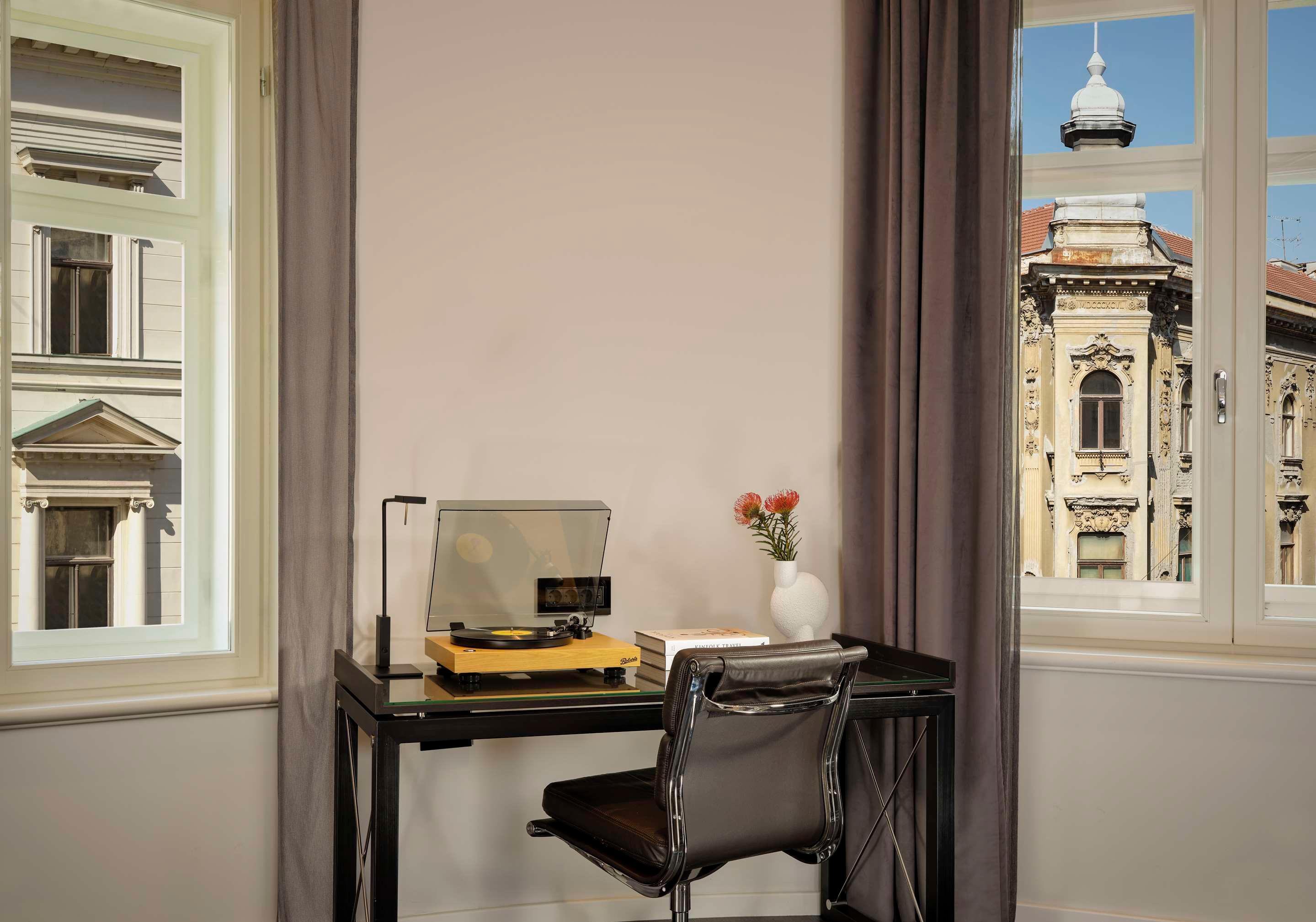 ice-10299400-110087533-934925 art'otel Zagreb