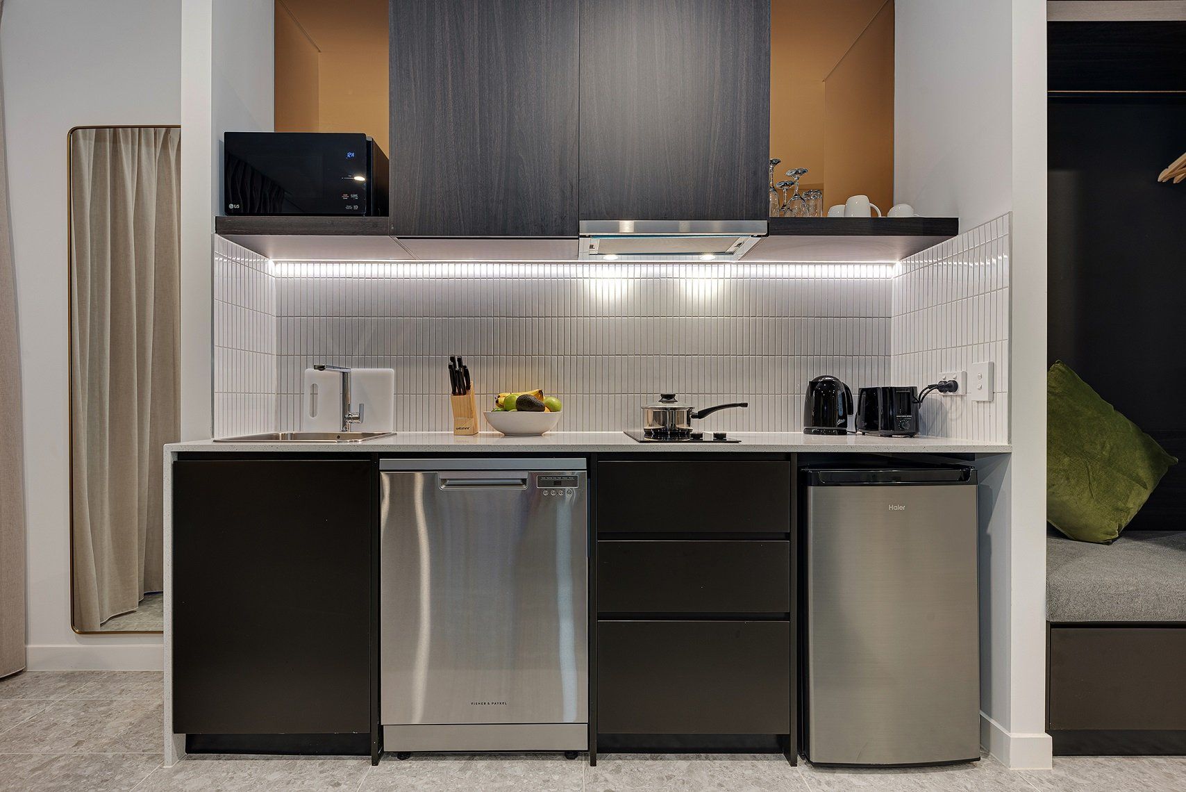 Littomore Suites Kingswood