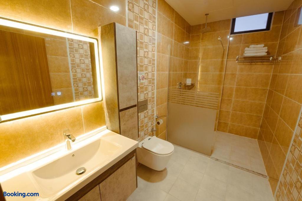 booking-1071267710-637383807-803940 Sarok Hotel