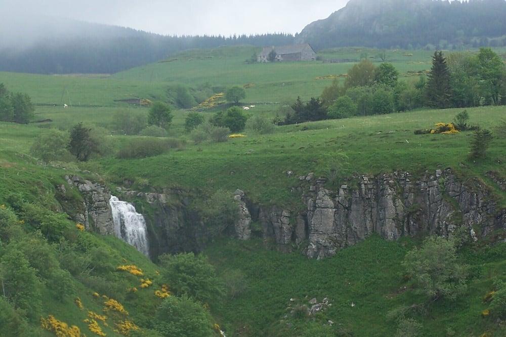 Charming cottage \'Le Seneçon\' in a small village where you can relax Auvergne - Stallen visuel 3/5 Charming cottage \'Le Seneçon\' in a small village where you can relax Auvergne - Stallen visuel 3/5