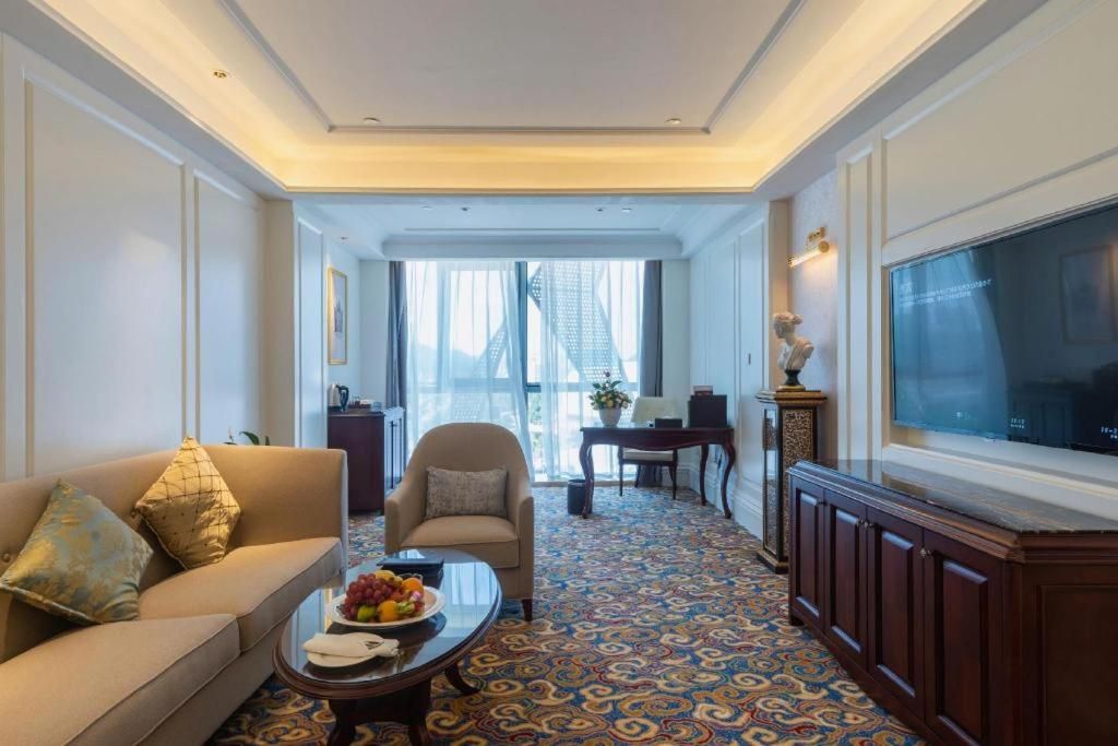 booking-8331157-712479908-953179 Ramada Plaza by Wyndham Anshun