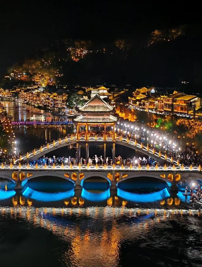 Anya Hotel -Next to Jiefang West Bar Street 2 minutes to the subway station free coffee free laundry free gym, huge windows