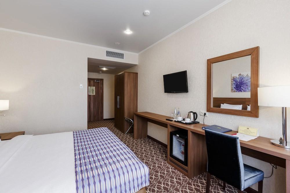 sembo-2857953-7440c5-438027 Raymond Hotel
