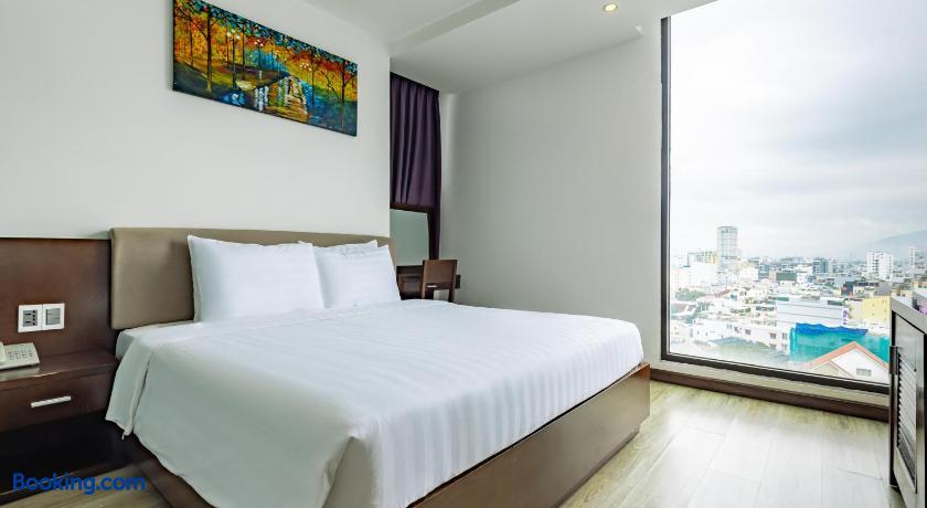 booking-1070875012-528065298-464106 Golden Sun Apartment by New Sky Travel