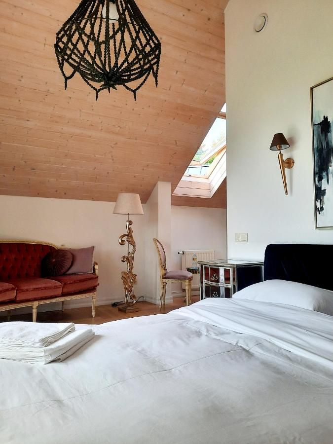 Lake & Library boutique Hotel