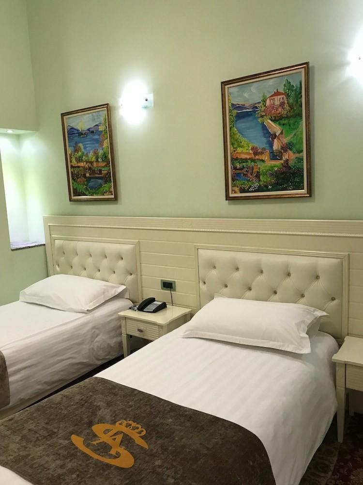 sembo-2111551-fff856-648147 Hotel Las