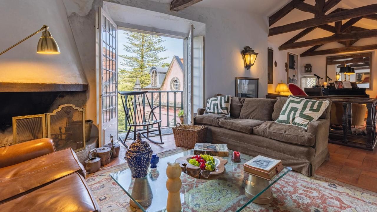 Sintra WOW - Unique double Smart Room in 17th century Palace! Hot tub, Snooker, BBQ, PS5, Sauna, Gym