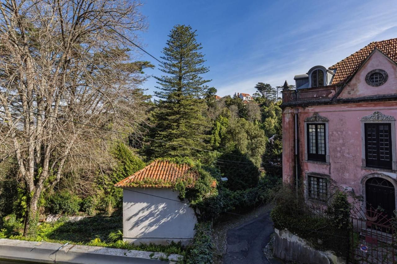 Sintra WOW - Unique double Smart Room in 17th century Palace! Hot tub, Snooker, BBQ, PS5, Sauna, Gym