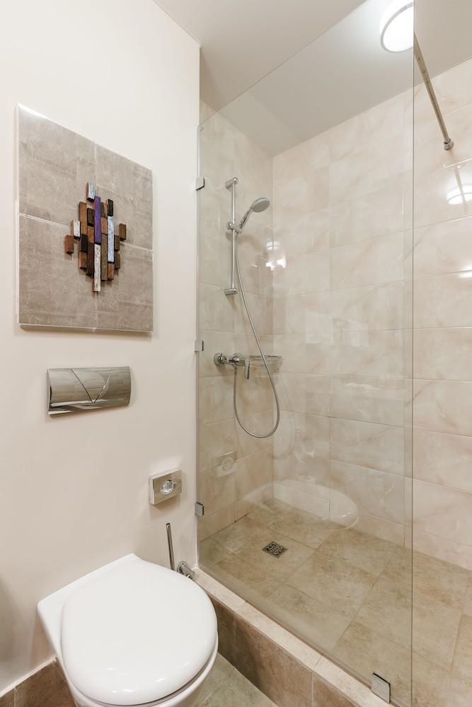 sembo-2857953-a29669-254033 Raymond Hotel