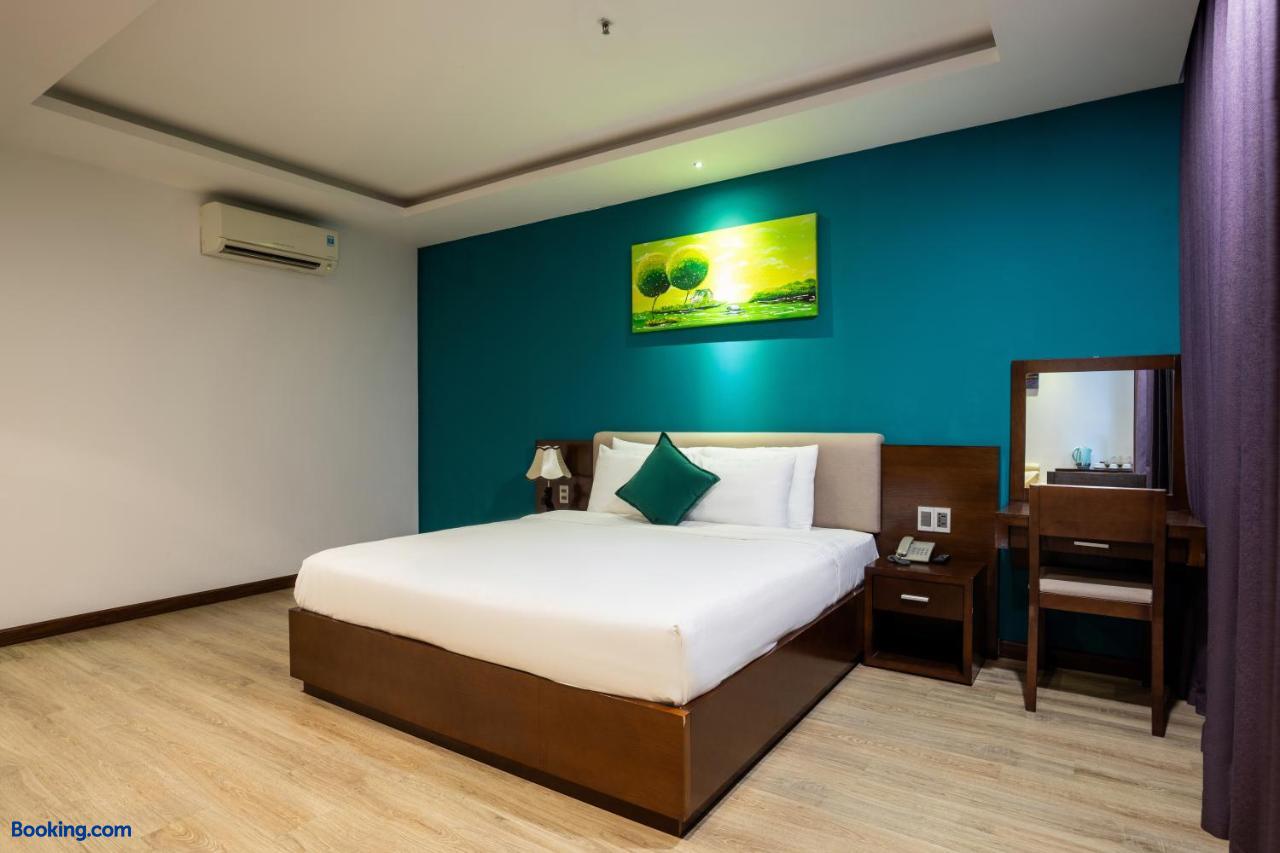 booking-1070875012-585862501-229226 Golden Sun Apartment by New Sky Travel