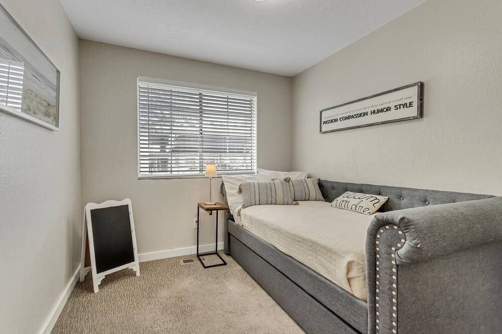 Downtown Orem Condo/ 30 Minutes to Sundance Resort/ 5 Minutes to UVU