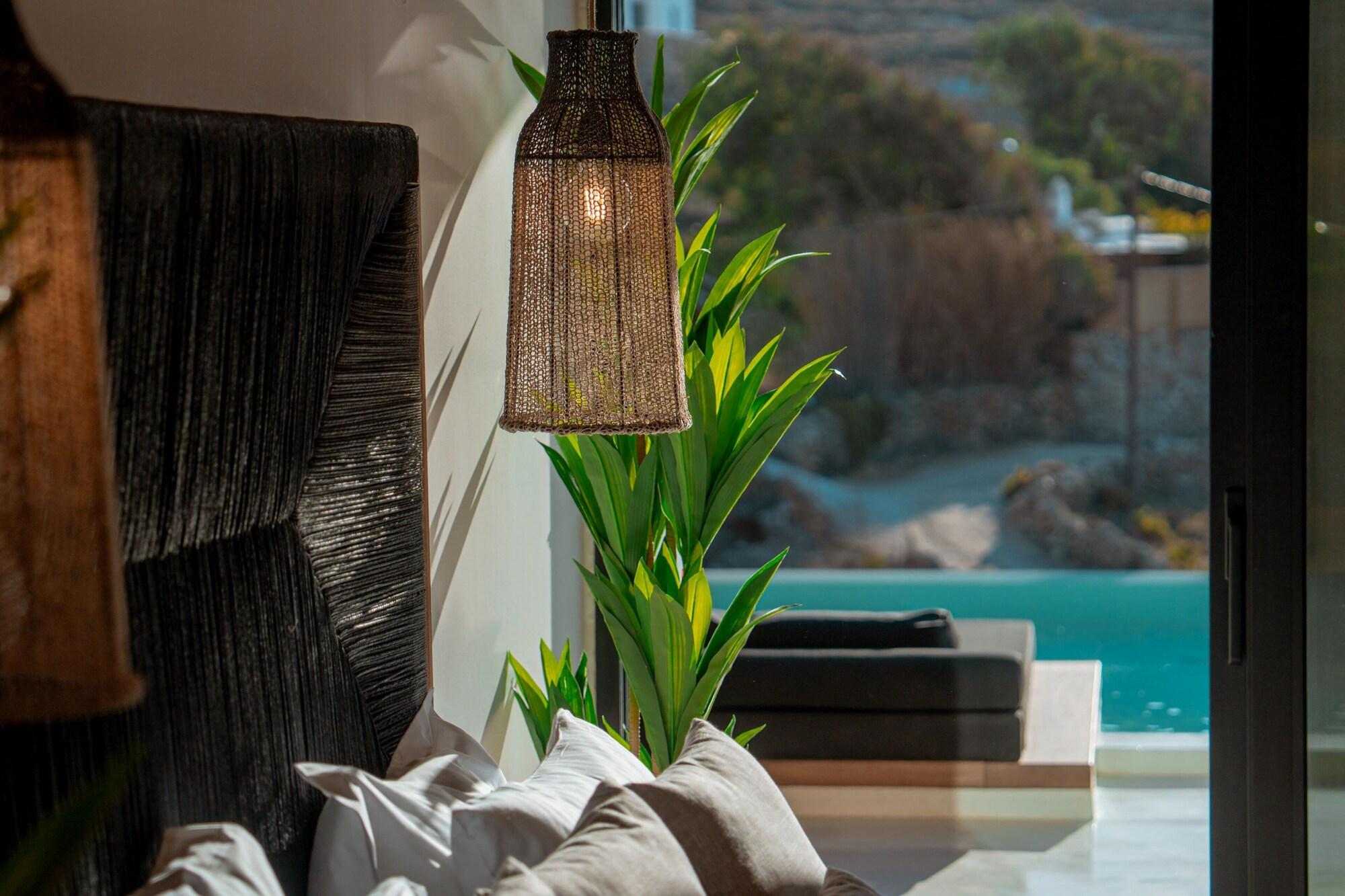expedia_group-7098866-71b767-353478 Ftelia Black Villas