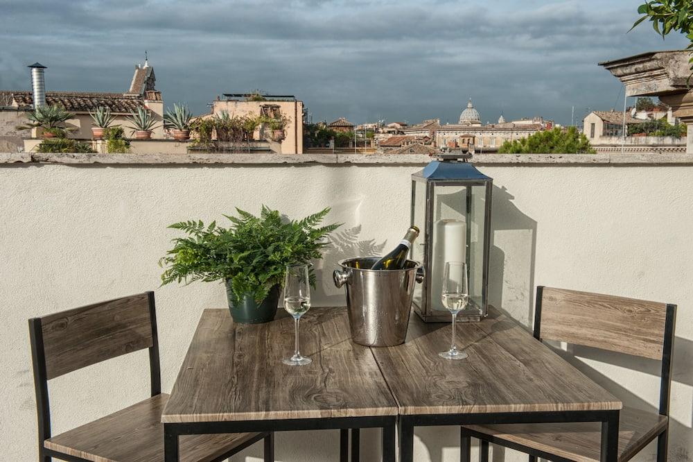 expedia_group-2256899-093d9b-318292 Terrace Pantheon Relais