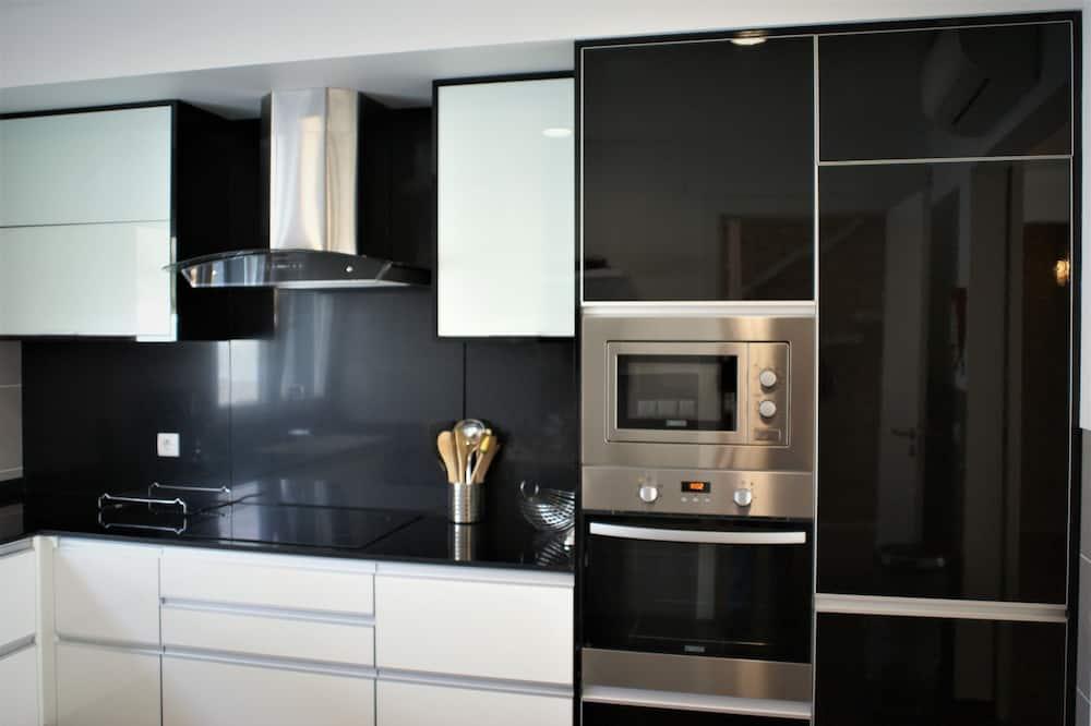 Sesimbra 6 minutes, Luxury villa, 3 bedrooms, 3 baths, garage. Arrabida Park Lissabon - Sesimbra visuel 1/5 Sesimbra 6 minutes, Luxury villa, 3 bedrooms, 3 baths, garage. Arrabida Park Lissabon - Sesimbra visuel 1/5