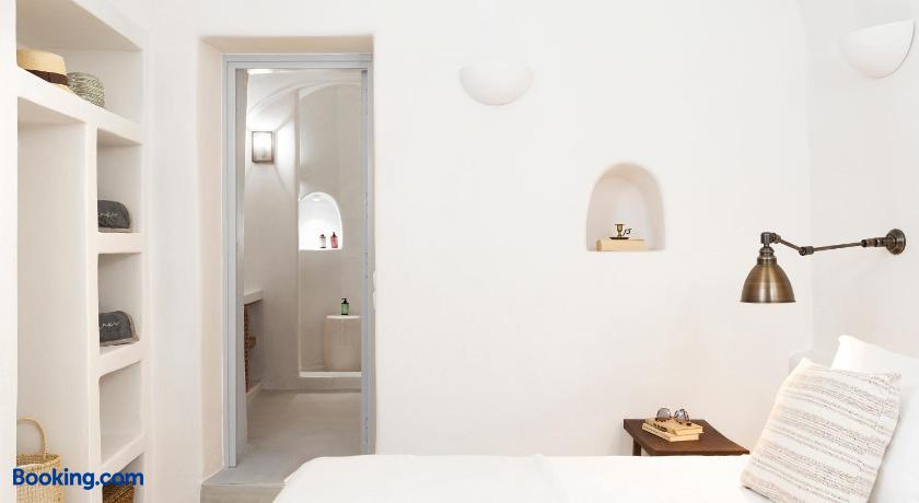 booking-1070793944-265154512-037270 Armenaki Santorini