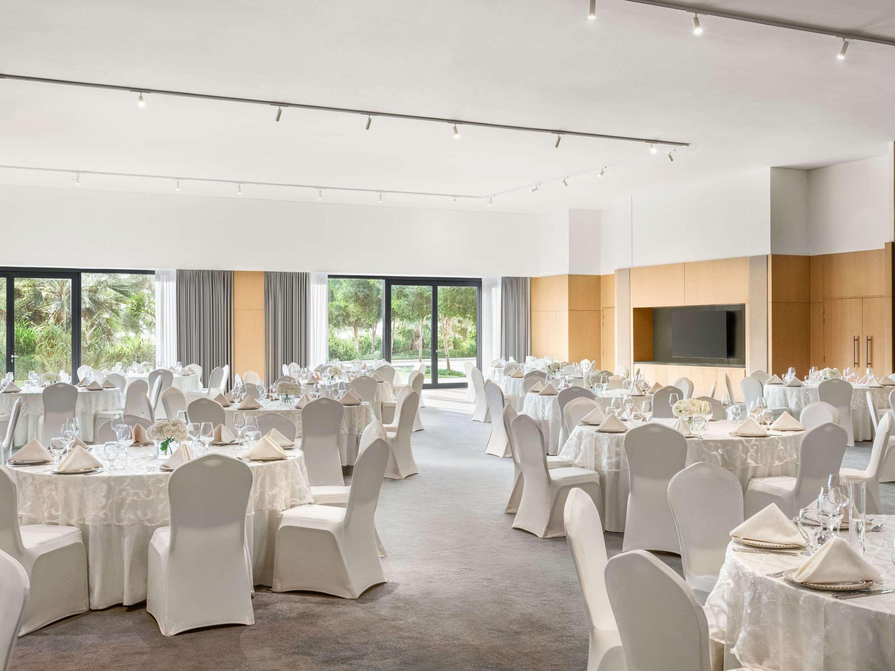 ice-1070419878-121355094-246195 Mövenpick Resort Al Marjan Island