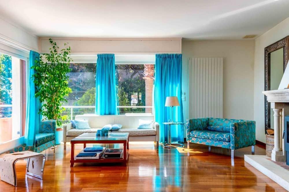 Lovely Villa With Dazzling Sea Views Not Far From Cannes Provence-Alpes-Côte d'Azur - Saint-Raphaël visuel 3/5 Lovely Villa With Dazzling Sea Views Not Far From Cannes Provence-Alpes-Côte d'Azur - Saint-Raphaël visuel 3/5