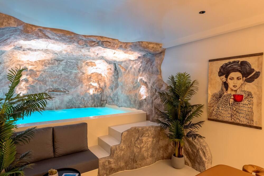 expedia_group-7098866-25569815-086674 Ftelia Black Villas