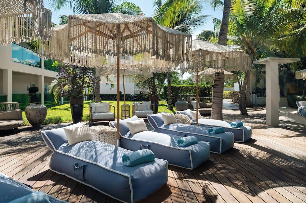expedia_group-2502946-158862878-533780 The Oasis at Grace Bay