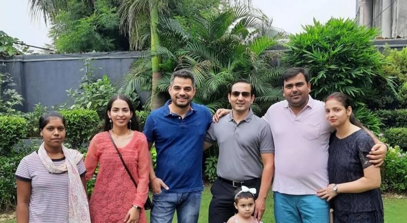 De Manora Homes - Unpretentious hotel with a garden , posh area Ranjit Avenue