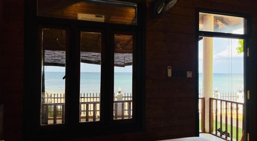 Janas Blue Water Corner