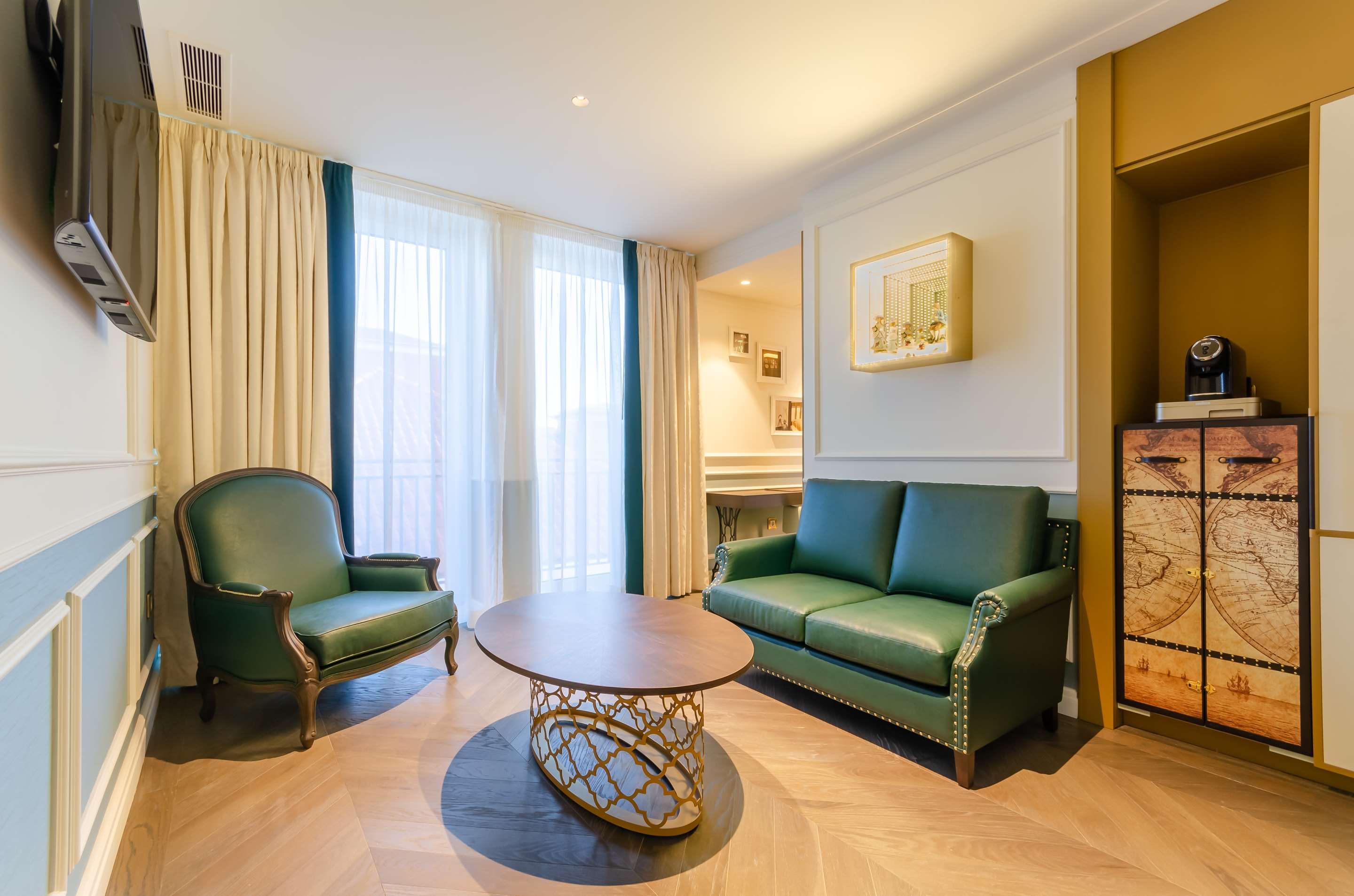 The Emerald House Lisbon, Curio Collection by Hilton