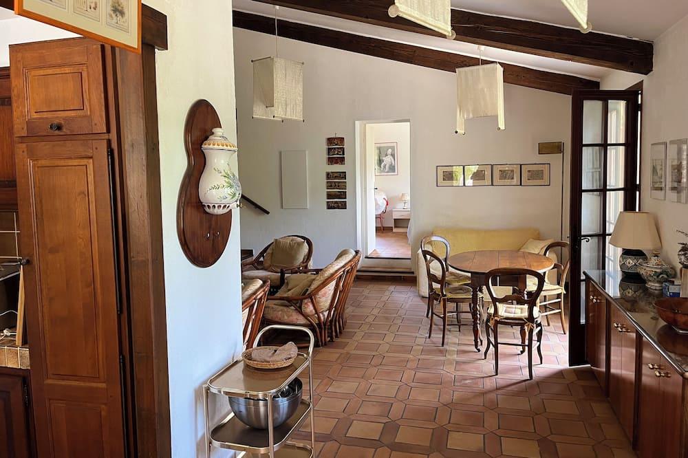 Family villa in Provence: pool, playgrounds, sleeps 10, flexible A/D dates. Rhône-Alpes - Saint-Paul-de-Varax visuel 2/5