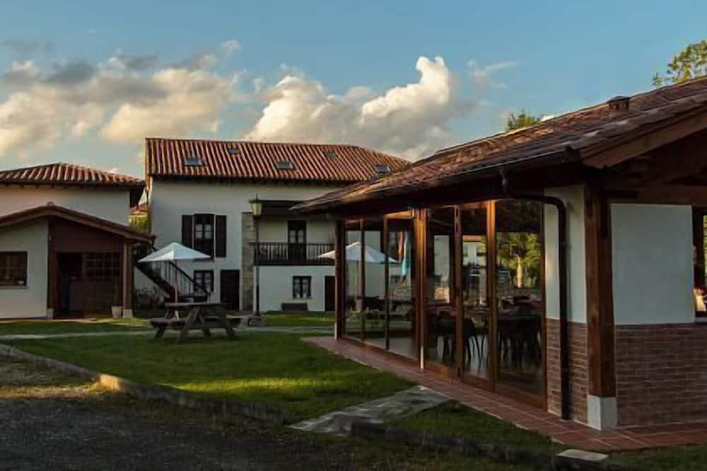 Apartments for groups with gazebo / social room Asturias - Llanes visuel 1/5 Apartments for groups with gazebo / social room Asturias - Llanes visuel 1/5