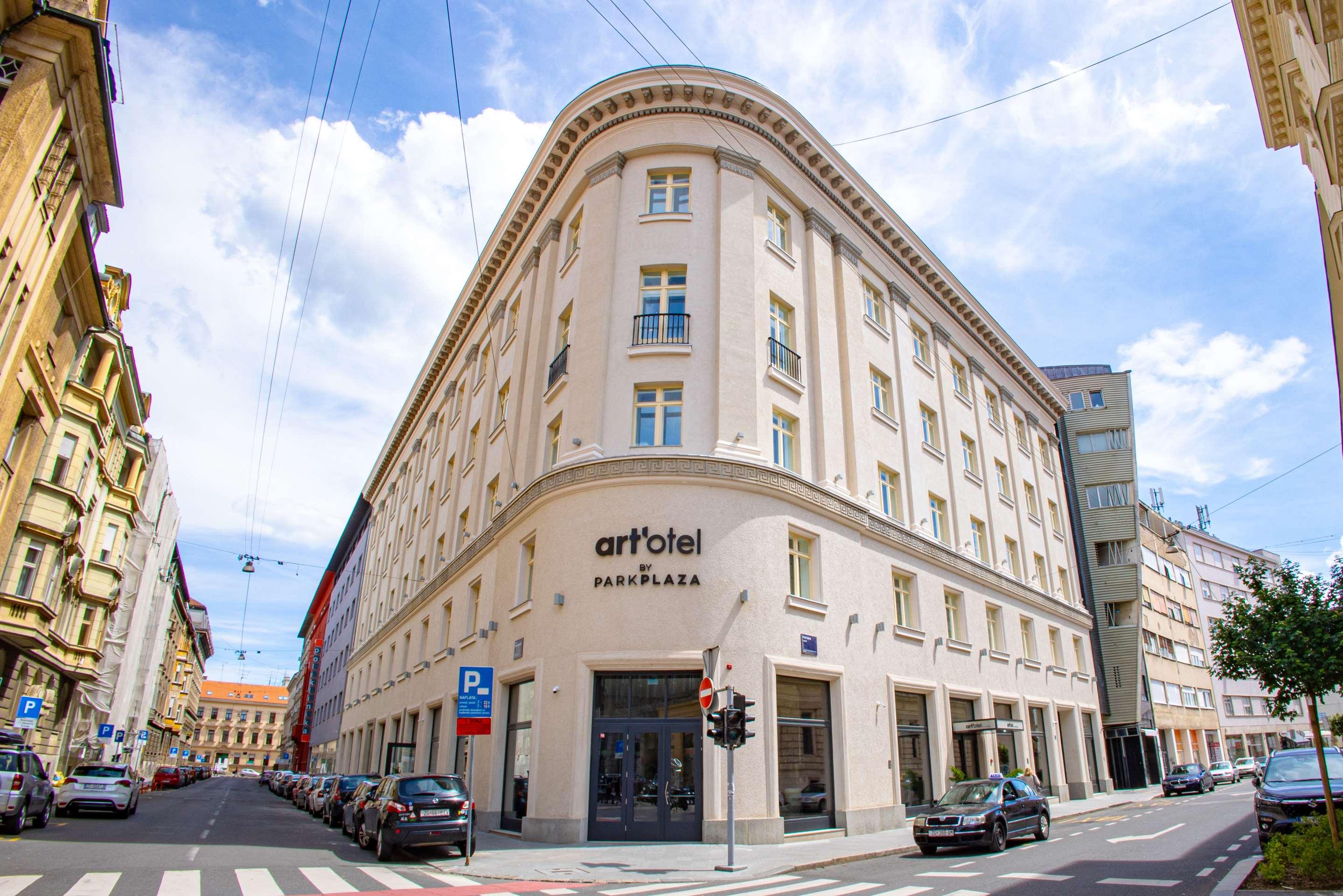 ice-10299400-118218198-401911 art'otel Zagreb