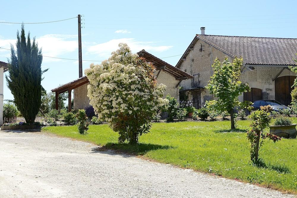 Le Vieux Noyer Poitou-Charentes - Jonzac visuel 2/5 Le Vieux Noyer Poitou-Charentes - Jonzac visuel 2/5