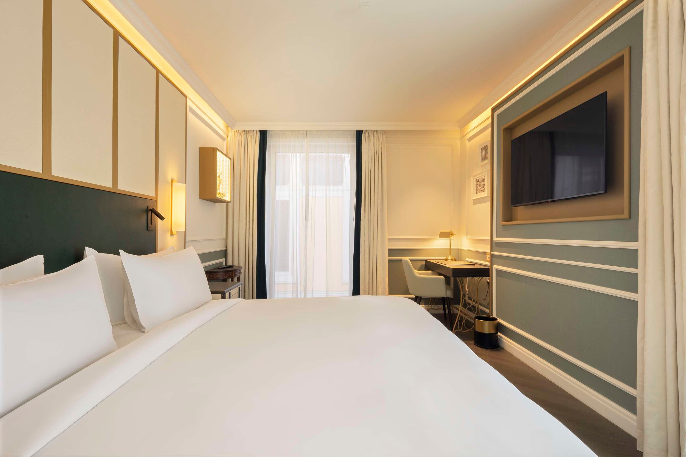 The Emerald House Lisbon, Curio Collection by Hilton