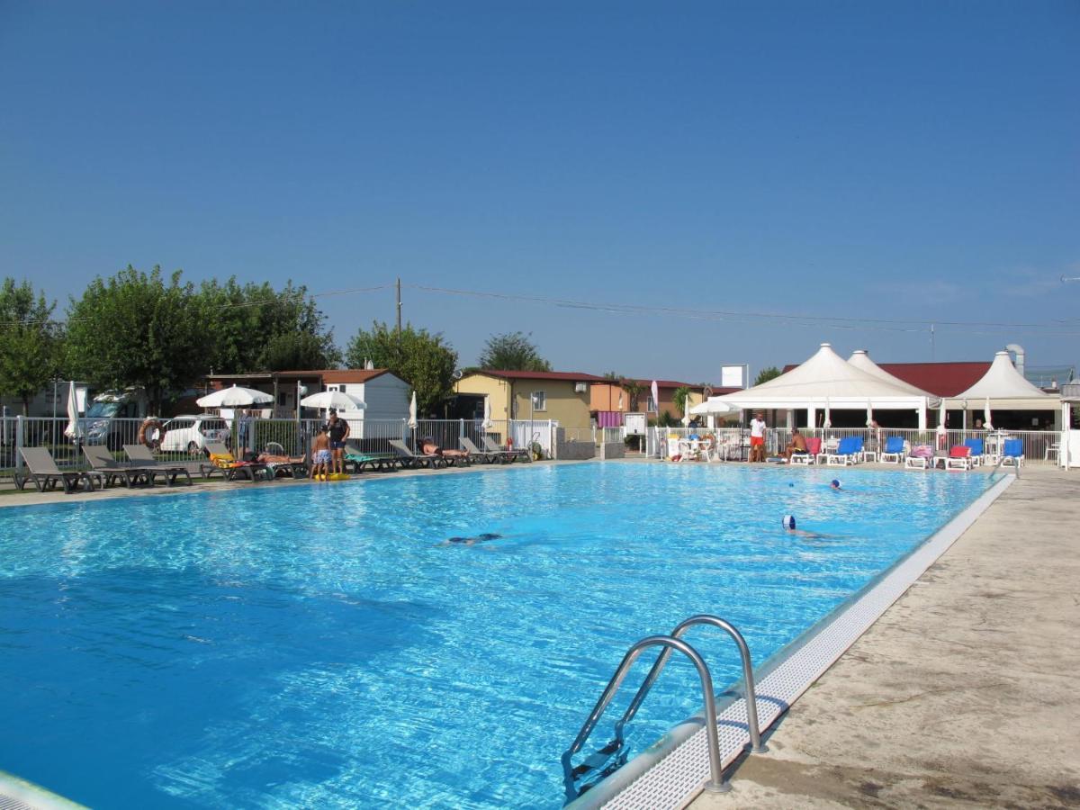 Holiday Home Camping Butterfly-1 by Interhome Lombardy - Peschiera del Garda visuel 1/5 Holiday Home Camping Butterfly-1 by Interhome Lombardy - Peschiera del Garda visuel 1/5