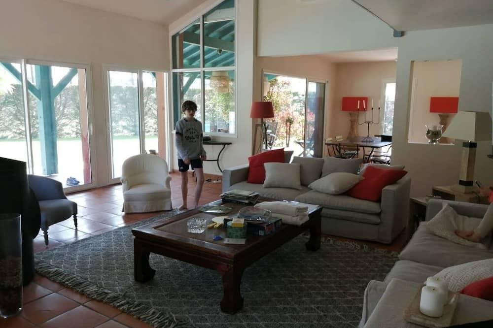 Superbe Villa 4 Spacieuse Calme Piscine 10 mns des Plages 6 Chbres 5 sdb 6 wc Aquitaine - Seignosse visuel 2/5 Superbe Villa 4 Spacieuse Calme Piscine 10 mns des Plages 6 Chbres 5 sdb 6 wc Aquitaine - Seignosse visuel 2/5
