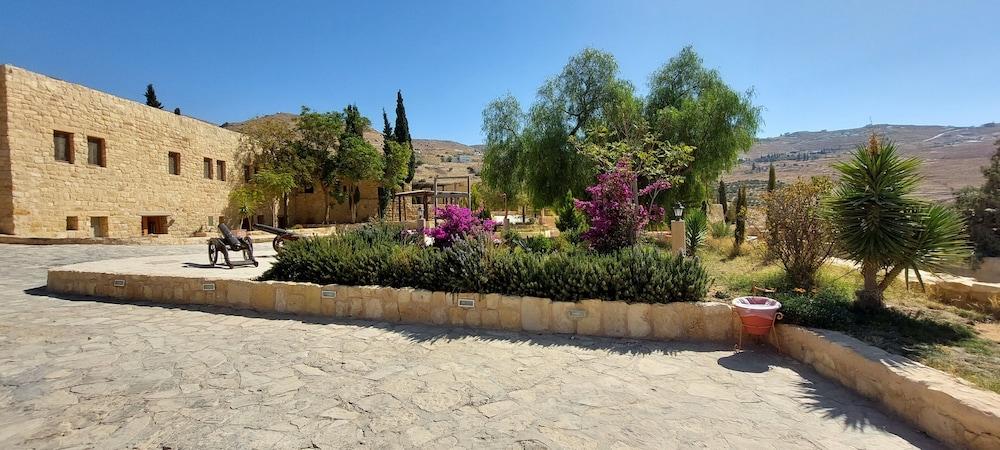 sembo-95733-8252c9-977819 Hayat Zaman Hotel And Resort Petra