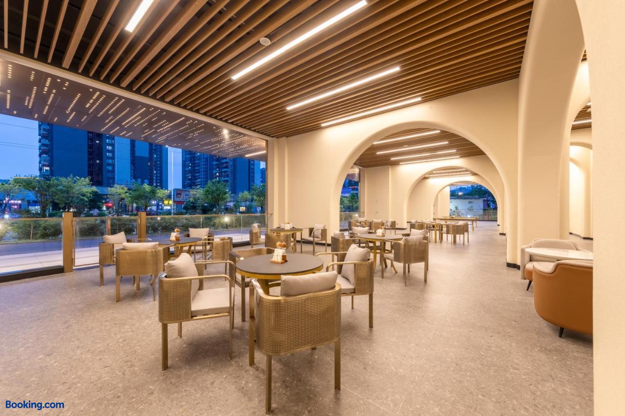 booking-1071780230-599543918-585640 Poltton International Apartments Jiangmen Pengjiang Administrative Service Center