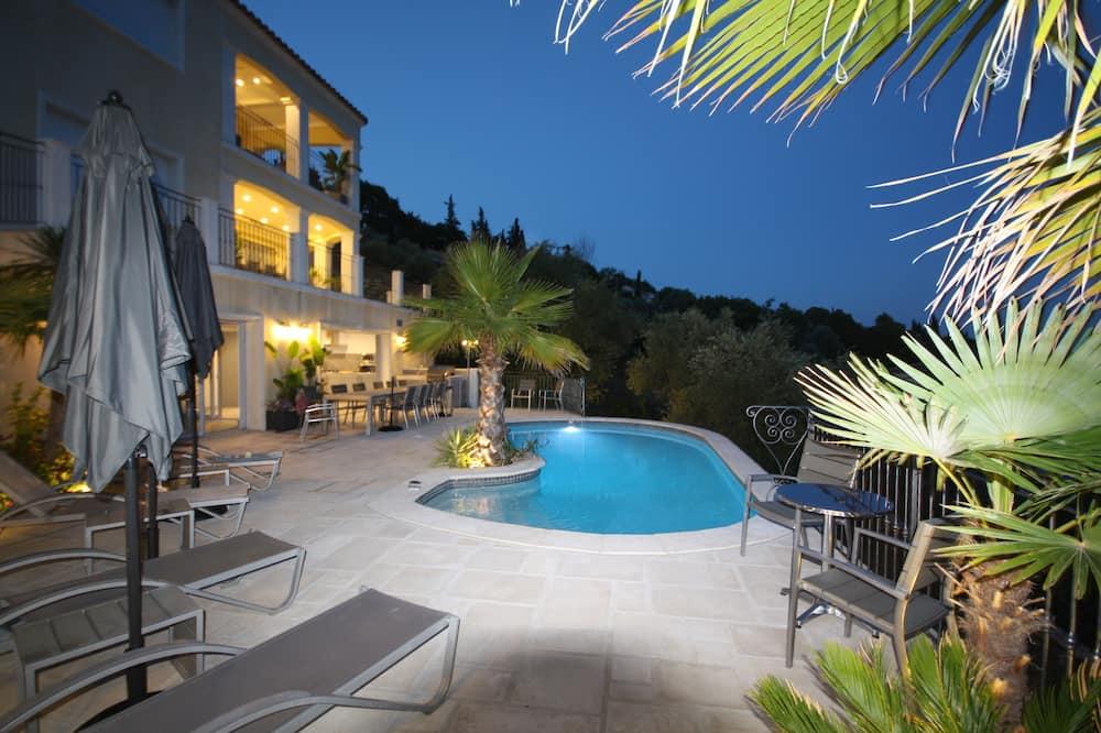 Beautiful Villa, Recent Comfortable Well Equipped, With Swimming Pool, Air Conditioning, Wifi Provence-Alpes-Côte d'Azur - Montauroux visuel 5/5 Beautiful Villa, Recent Comfortable Well Equipped, With Swimming Pool, Air Conditioning, Wifi Provence-Alpes-Côte d'Azur - Montauroux visuel 5/5
