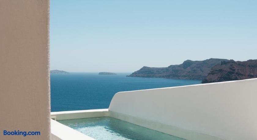 booking-1070793944-483400869-243746 Armenaki Santorini
