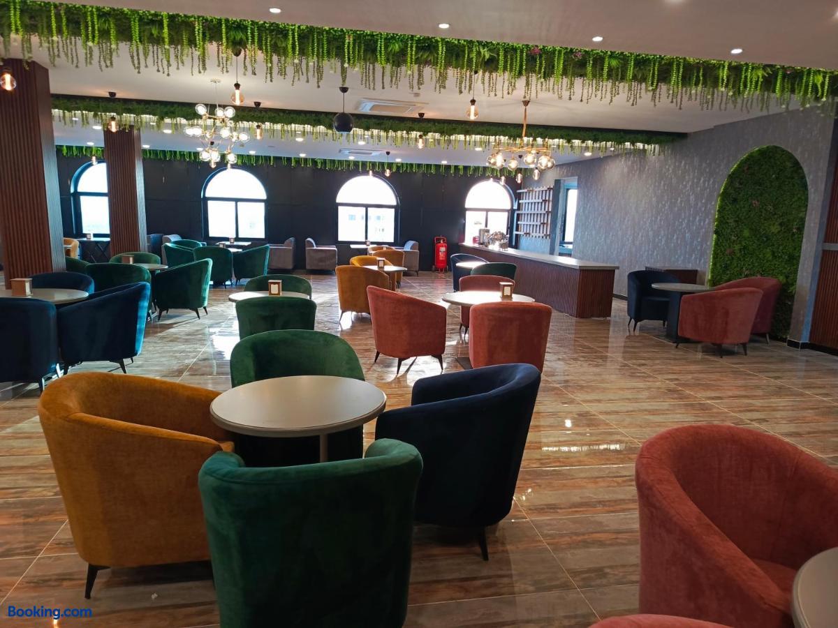 booking-1071267710-542353684-995795 Sarok Hotel