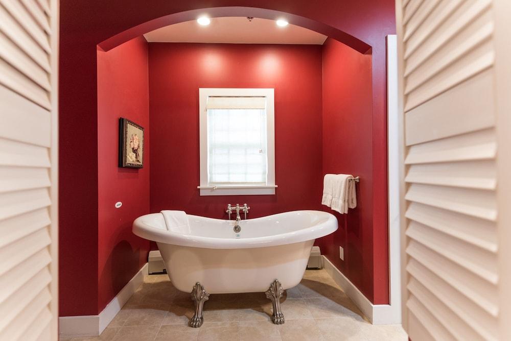 Reluctant Panther Inn & Restaurant