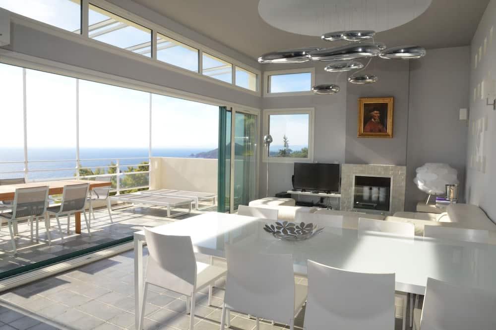 Modern villa with swimming pool and panoramic sea view Provence-Alpes-Côte d'Azur - Saint-Raphaël visuel 4/5 Modern villa with swimming pool and panoramic sea view Provence-Alpes-Côte d'Azur - Saint-Raphaël visuel 4/5